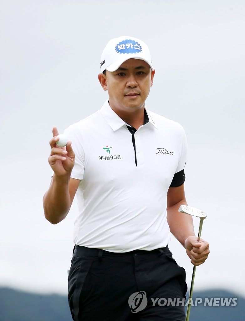 4홀 연속 버디 김영수, 어바인오픈 2R 선두…박상현 1타 차 2위
