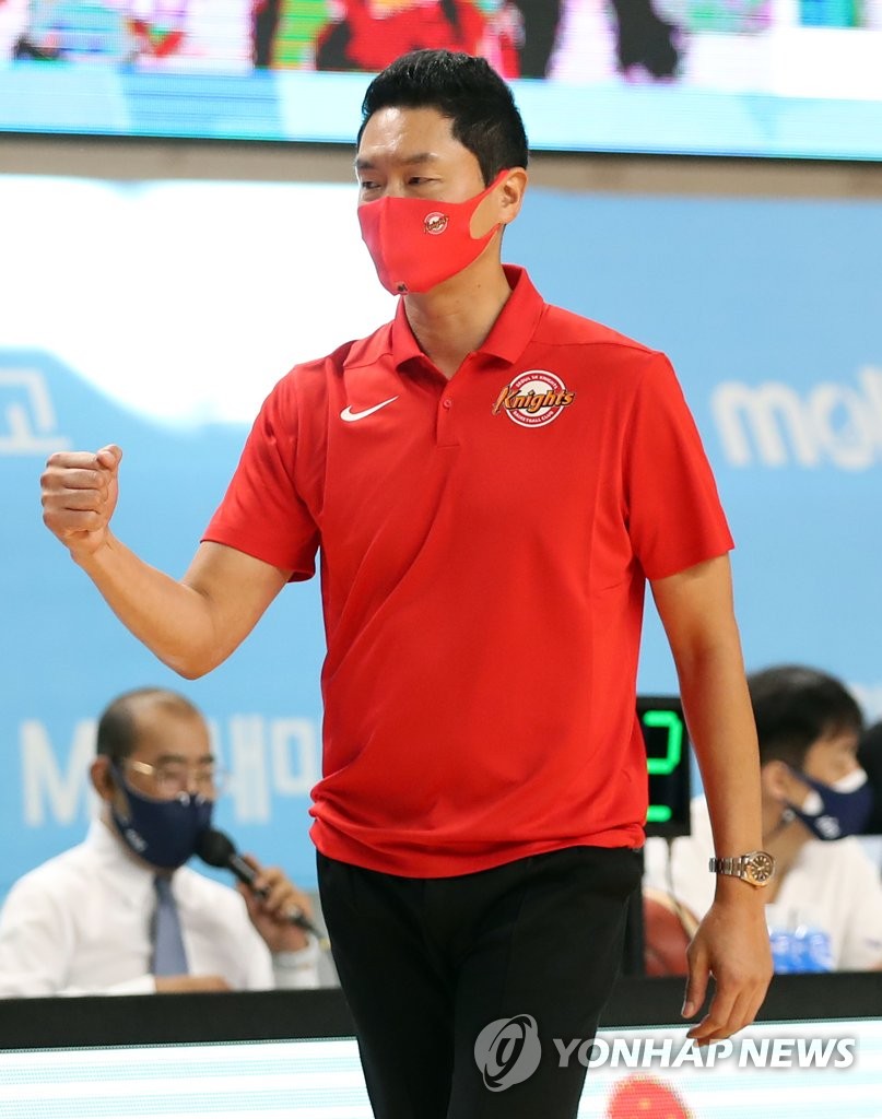 '전희철호' SK, DB 꺾고 컵대회 우승…MVP는 김선형