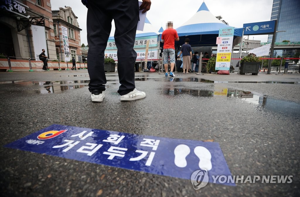 [3보] 신규확진 1천720명, 이틀 연속 1천700명대…전방위 확산세 우려