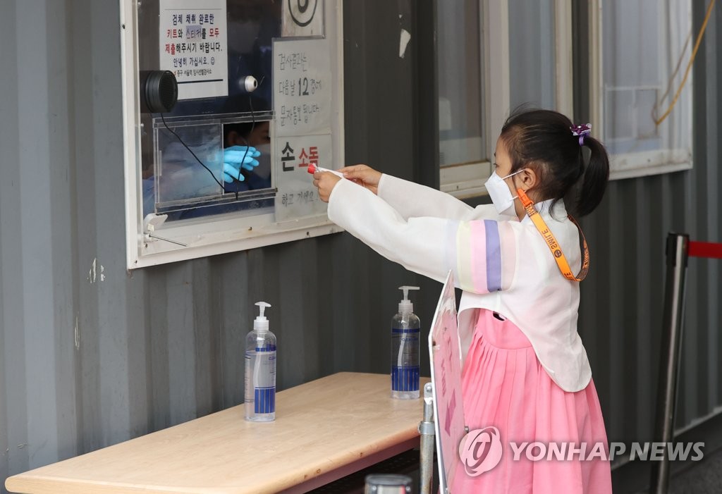 오늘 1700명 안팎…연일 '요일 최다' 기록속 전국 재확산 우려