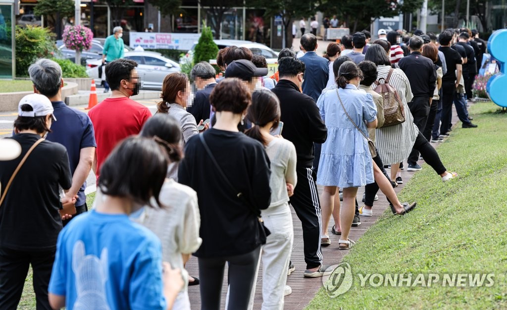 확진자 다시 급증…오후 9시까지 2천659명, 29일 3천명 안팎 가능성(종합)