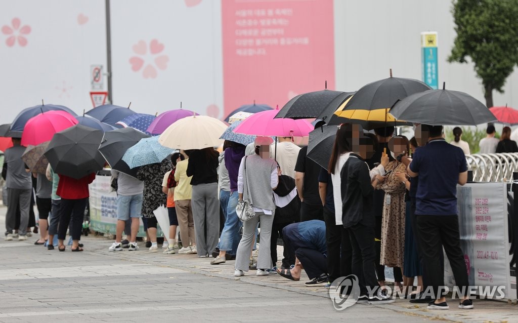 각종 모임-직장-요양원서 신규 집단감염…감염경로 조사중 38.6%