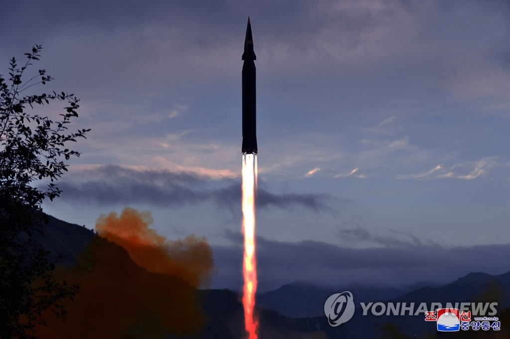 북한, '게임체인저' 극초음속미사일 개발…MD망 무력화 우려