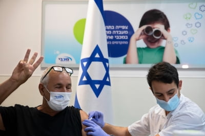 이스라엘 국민 3명 중 1명 백신 '부스터샷' 접종