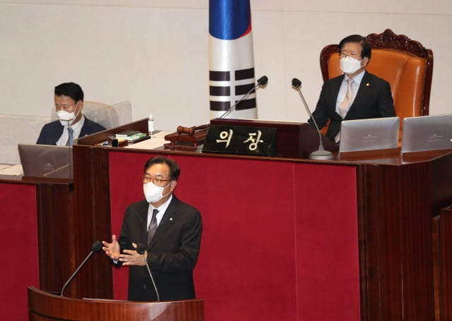 21대 국회 전반기 야당몫 국회 부의장에 선출된 정진석 국민의힘 의원이 31일 서울 여의도 국회에서 열린 본회의에서 인사말하고 있다. / 사진=연합뉴스