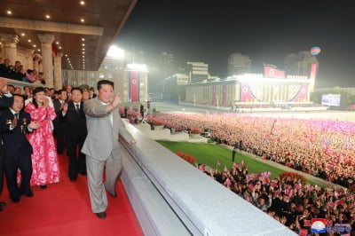 [속보] 북한, 민간·안전무력 열병식…김정은, 참석하고 연설 안해