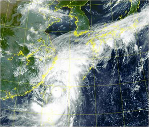 제14호 태풍 '찬투'가 오는 15∼16일 우리나라에 본격적으로 영향을 주며 제주도와 남부지방에 많은 비를 뿌릴 전망이라고 기상청이 12일 밝혔다. 사진은 12일 오전 9시 기준 태풍 실황. /사진=기상청