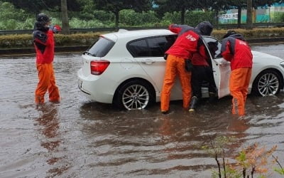 태풍 '찬투' 제주, 차량 침수 등 피해 속출 "도로가 물바다"