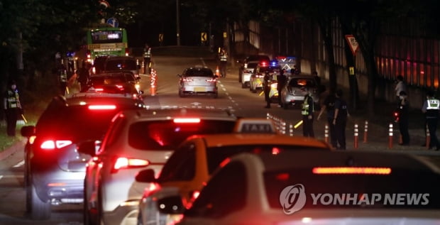 한밤 자영업자 전국 차량 시위…"방역규제 철폐하라"