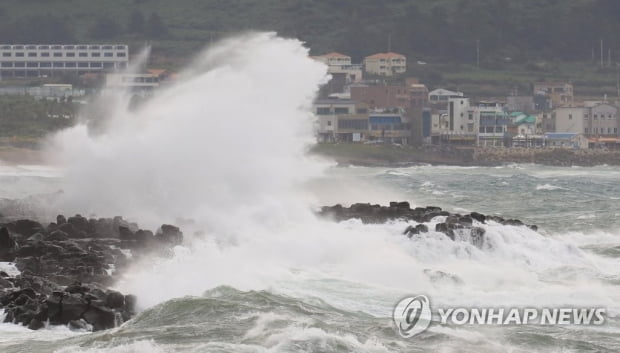 태풍 찬투 제주로 올라온다…제주도 비상근무 2단계 돌입