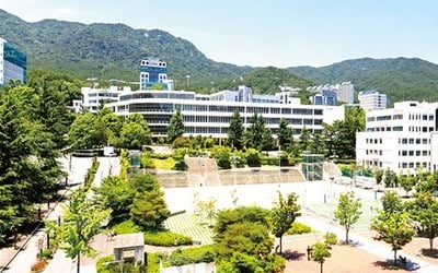 '24등 조민, 3등으로 발표' 부산대 입학전형공정위원장 사퇴