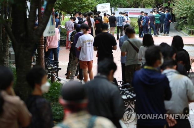 첫 3000명대 '쇼크', 정부 예측 빗나가…전문가 "당분간 더 증가"