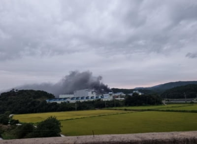 충남 청양 애경화학공장서 불…"유해화학물질 유출 우려"