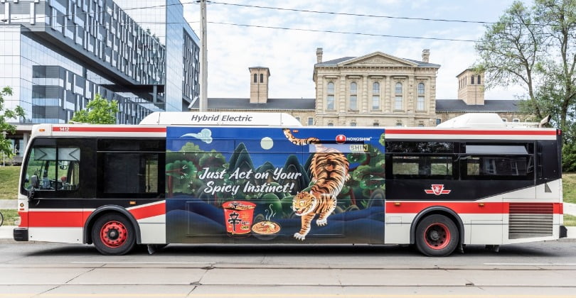 농심 캐나다 버스 광고. 사진=농심