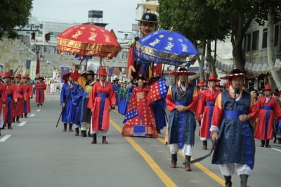 수원문화재단, 수원 대표 문화관광축제 '수원화성문화제와 정도대왕 능행차' 온라인 개최