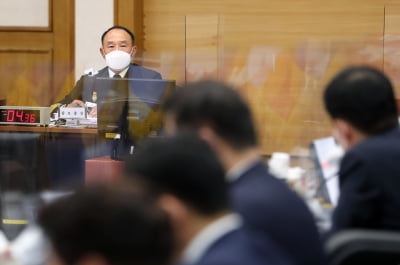 국감서 '경항모' 논란 가열…해군총장 "어떤 어려움 있어도 추진"