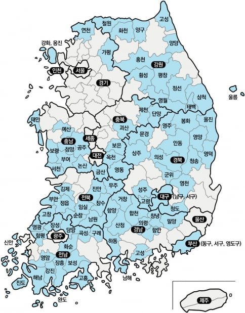 정부는 전국 시군구 229곳 중 총 89곳을 인구감소지역으로 첫 지정했다. 푸른색이 인구감소지역. / 자료 행정안전부