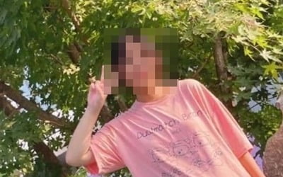 中 40대 싱글맘 "12살 딸 백신맞고 숨졌다" 주장하다 체포 
