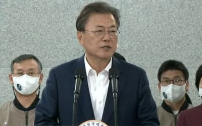 [속보] 文 "누리호, 아쉽게도 목표에 완벽하게 이르진 못해"