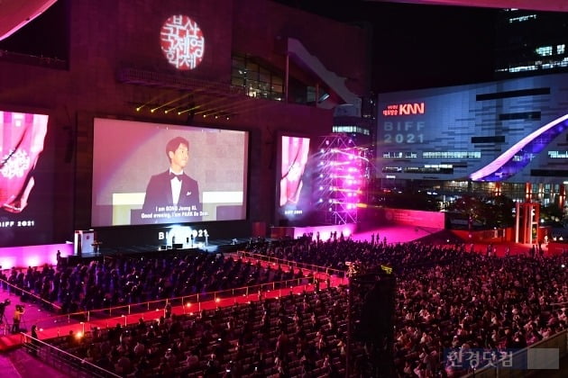 제26회 부산국제영화제' 개막식이 6일 오후 부산 우동 영화의 전당에서 열렸다. / 변성현 한경닷컴 기자 byun84@hankyung.com