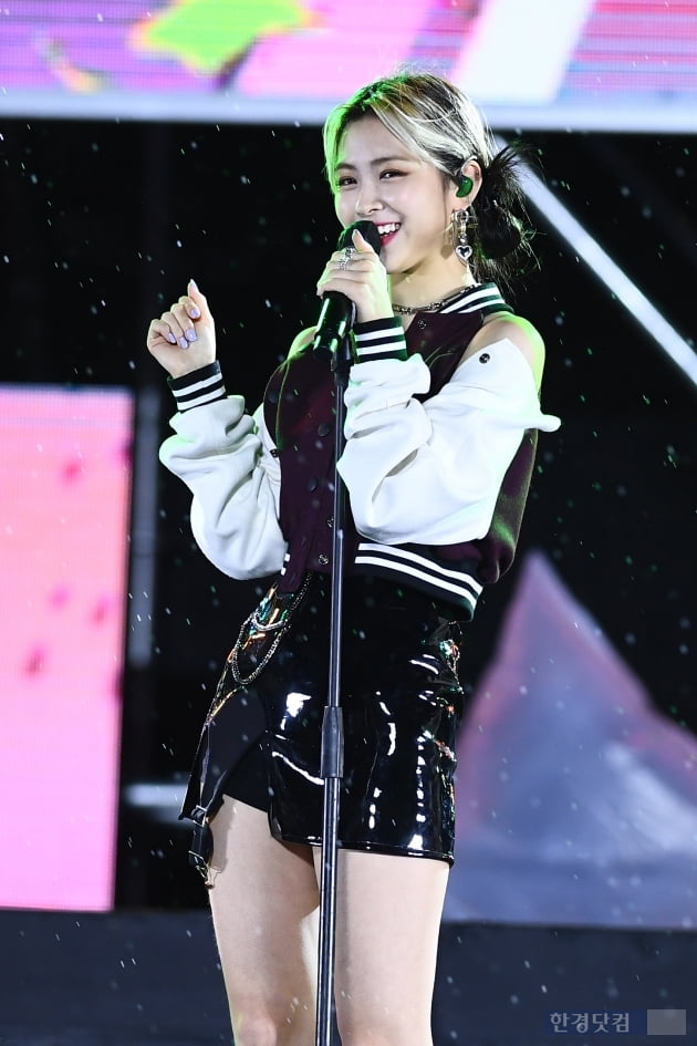 [포토] ITZY 류진, '예쁨 가득 담은 미소'