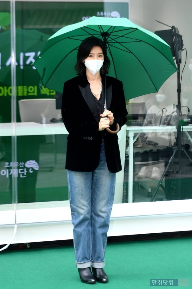 [포토] 채정안, '좋은 날 초록우산과 함께해요~'
