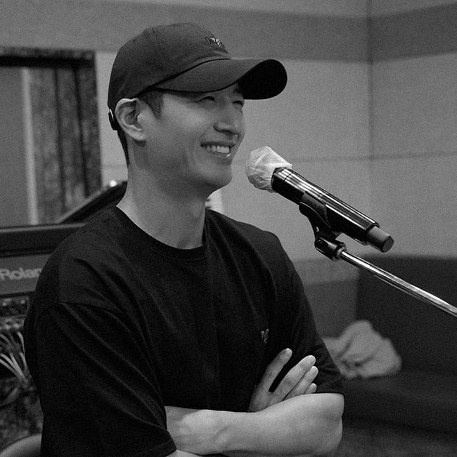 손호영, 15주년 단독 콘서트 합주 사진 속 여유로운 미소…10월을 기다린 이유