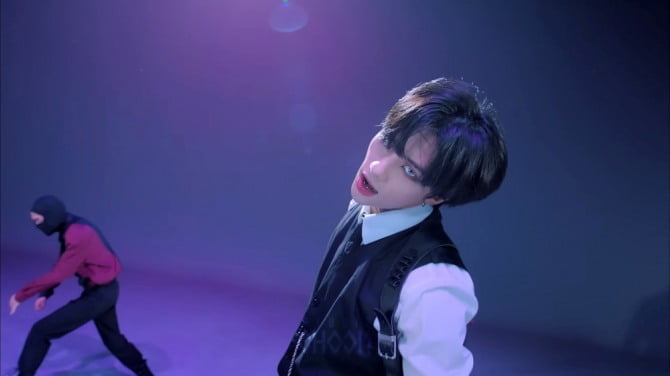 스트레이 키즈 현진, M2 '스튜디오 춤' 단독 퍼포먼스 영상 700만 뷰 돌파…'소문난 춤꾼'의 역대급 퍼포먼스 화제