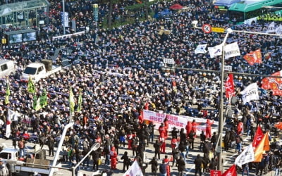 기습시위에 도심 아수라장…시민들 "방역·法 위의 민노총이냐"