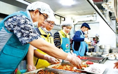 저소득 노인에 따뜻한 점심…GS칼텍스, 14년간 무료급식 나눔