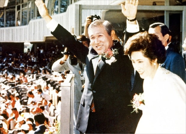 1988년 9월 부인 김옥숙 여사와 함께 서울올림픽 개회식에 참석한 노 대통령. 