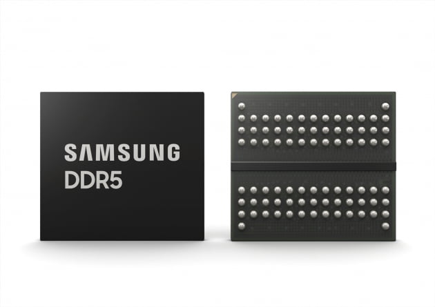 (사진) 14나노 DDR5 D램. /삼성전자 제공