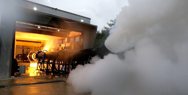이노스페이스의 추력15톤 엔진 지상연소시험 모습./사진=이노스페이스 제공