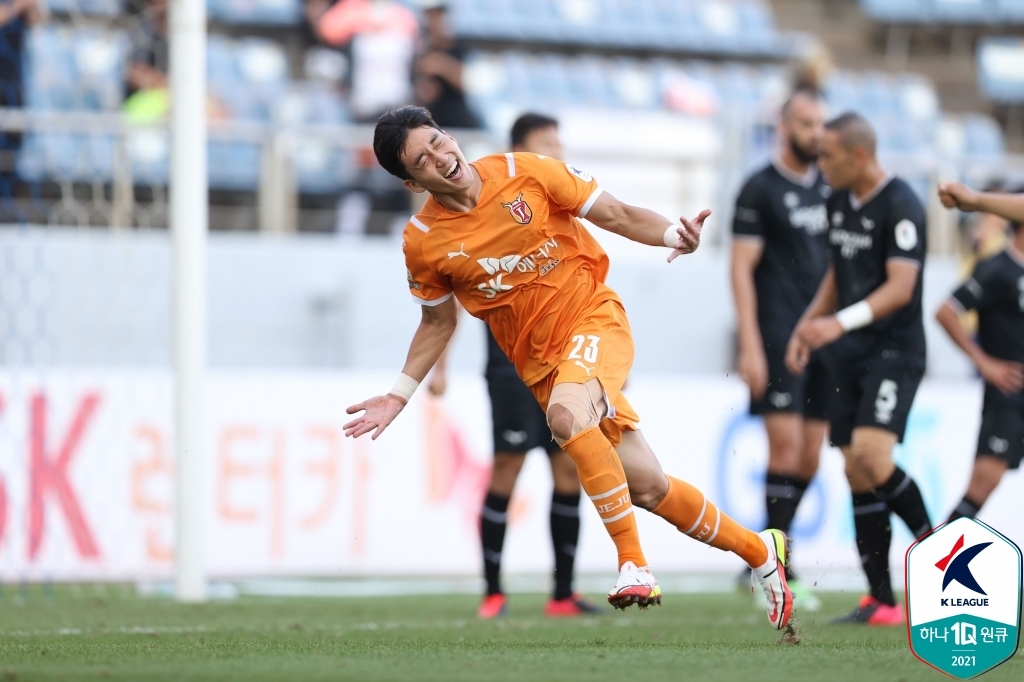 '이호재 멀티골' 포항, 광주에 3-2 승리…파이널A 희망 이어가(종합)