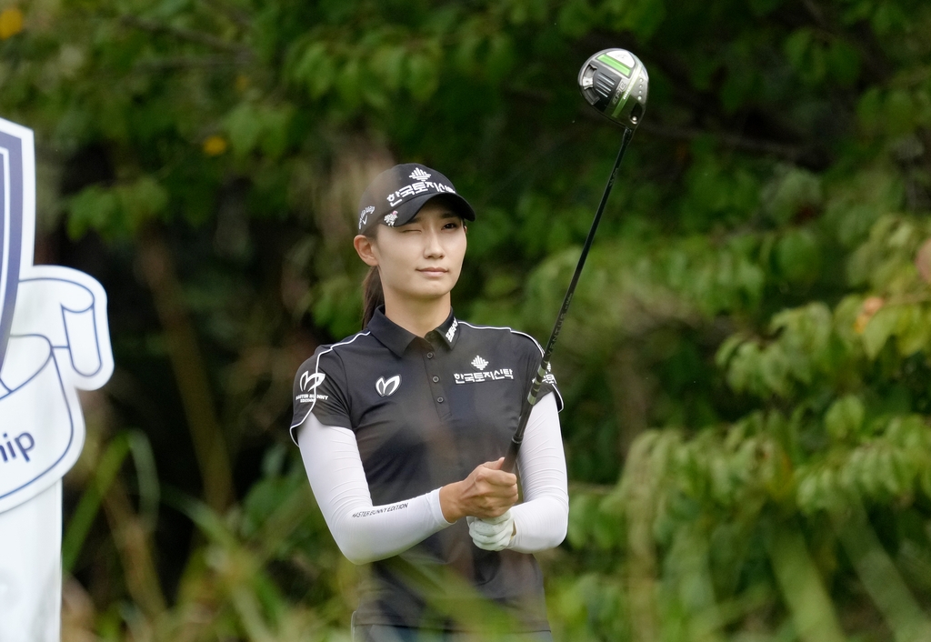 김수지, KLPGA 투어 하이트진로 3R 1타 차 선두