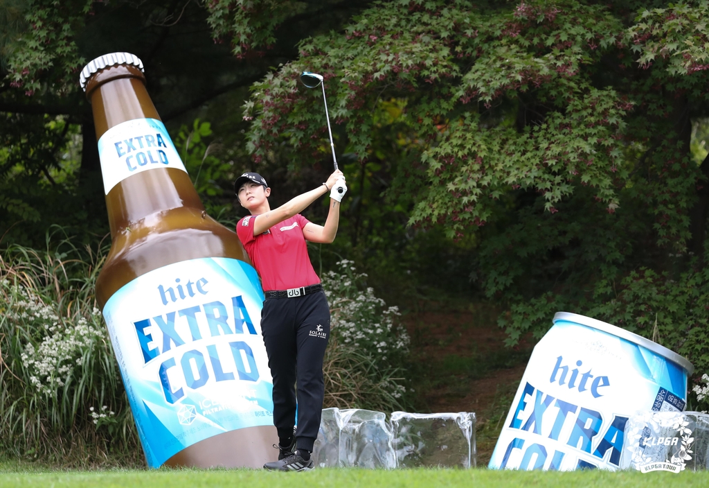 김수지, KLPGA 투어 하이트진로 3R 1타 차 선두(종합)