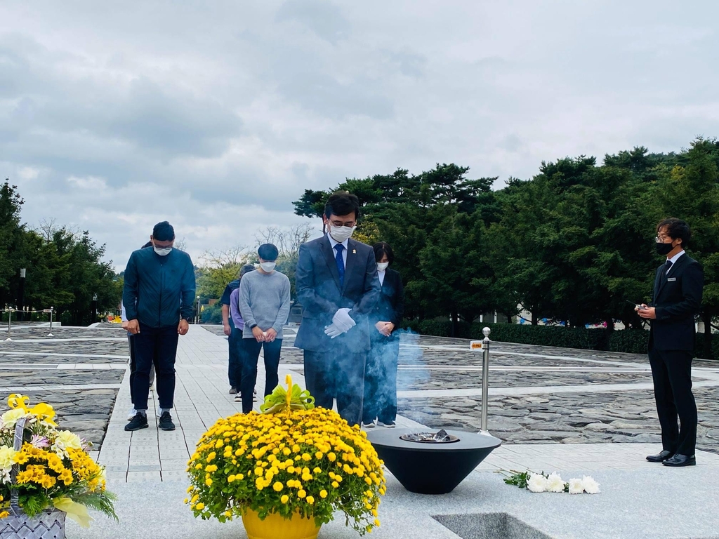 盧재단 떠나는 유시민, 이재명 선대위 등판론에 "원래 자리로"