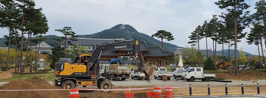 진입로 이미 2곳 있는데…경북도청 수억 들여 또 진입로 공사