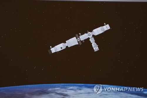 우주정거장 건설 2번째 유인우주선에 중국인 열광