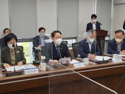 허영 의원, 강원도청 이전 부지로 춘천 캠프페이지 제안(종합)