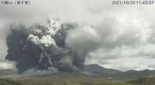 일본 활화산 아소산 분화…화산재 3.5㎞ 치솟아(종합2보)