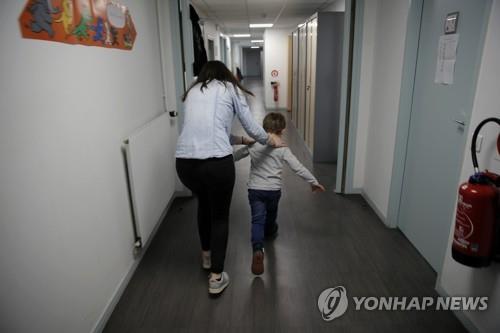 미 의료단체 "팬데믹에 아동 정신건강 비상사태" 선언