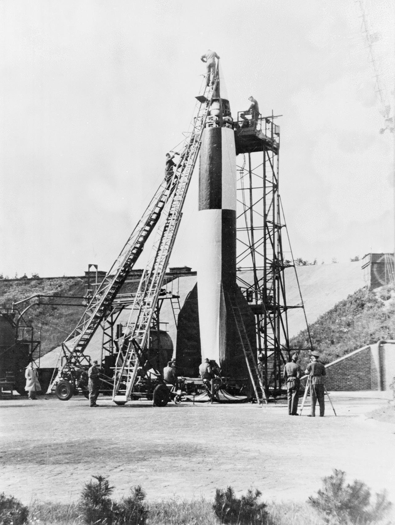 1942년 첫 발사 이후 우주로켓과 인공위성의 발전사