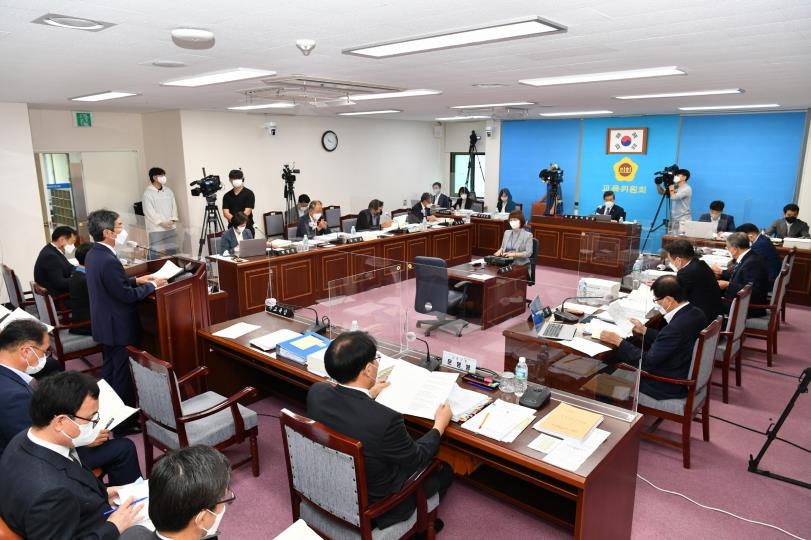 제주 고교 신설, '소통 부족' 지적에 뒤늦게 공론화
