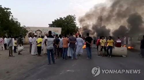 독재자 축출 수단서 또 쿠데타…정부 해산·총리구금(종합3보)