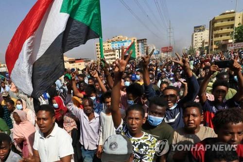 독재자 축출 수단서 또 쿠데타…정부 해산·총리구금(종합3보)