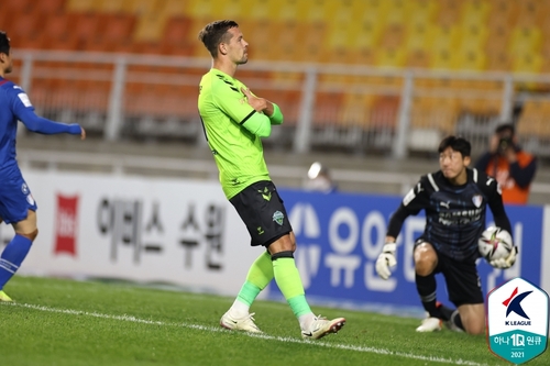 K리그1 선두 전북, 수원에 4-0 대승…내년 ACL PO 출전권 확보(종합)