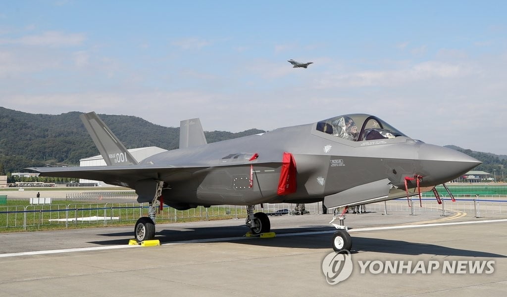 F-35A 스텔스 전투기 실물 공개…서울ADEX 개막