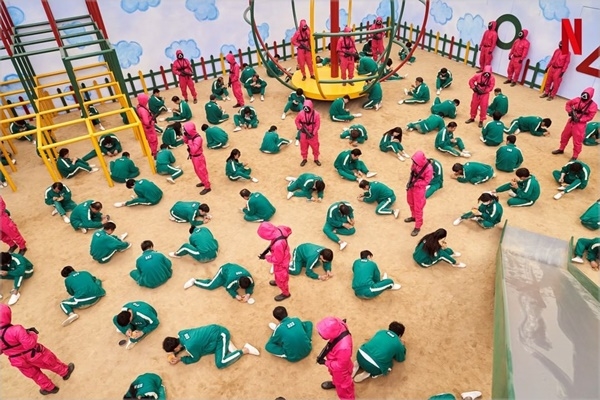 핼러윈데이 `오징어게임` 분장 금지령…"드라마 모방할까봐"