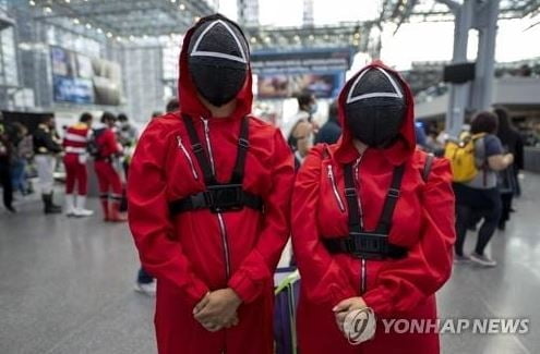 "`오징어 게임` 코스프레 `절대금지`"…미유럽 학교 속속 금지령